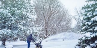 Jak działa Odśnieżarka spalinowa?